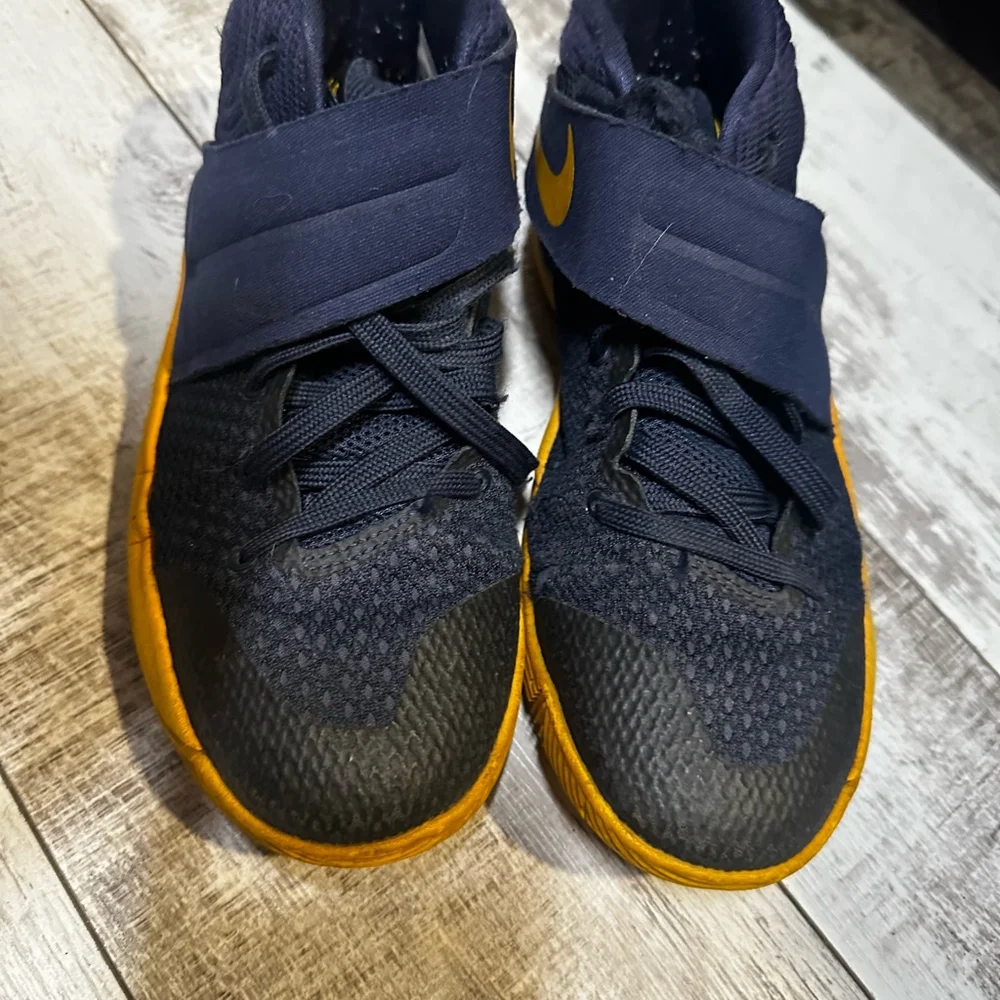 NIKE Basketball Shoes Size 5Y Blue and Yellow